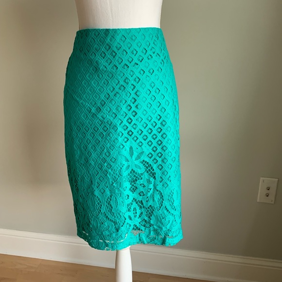 LOFT Dresses & Skirts - LOFT green lace pencil skirt, sz 10